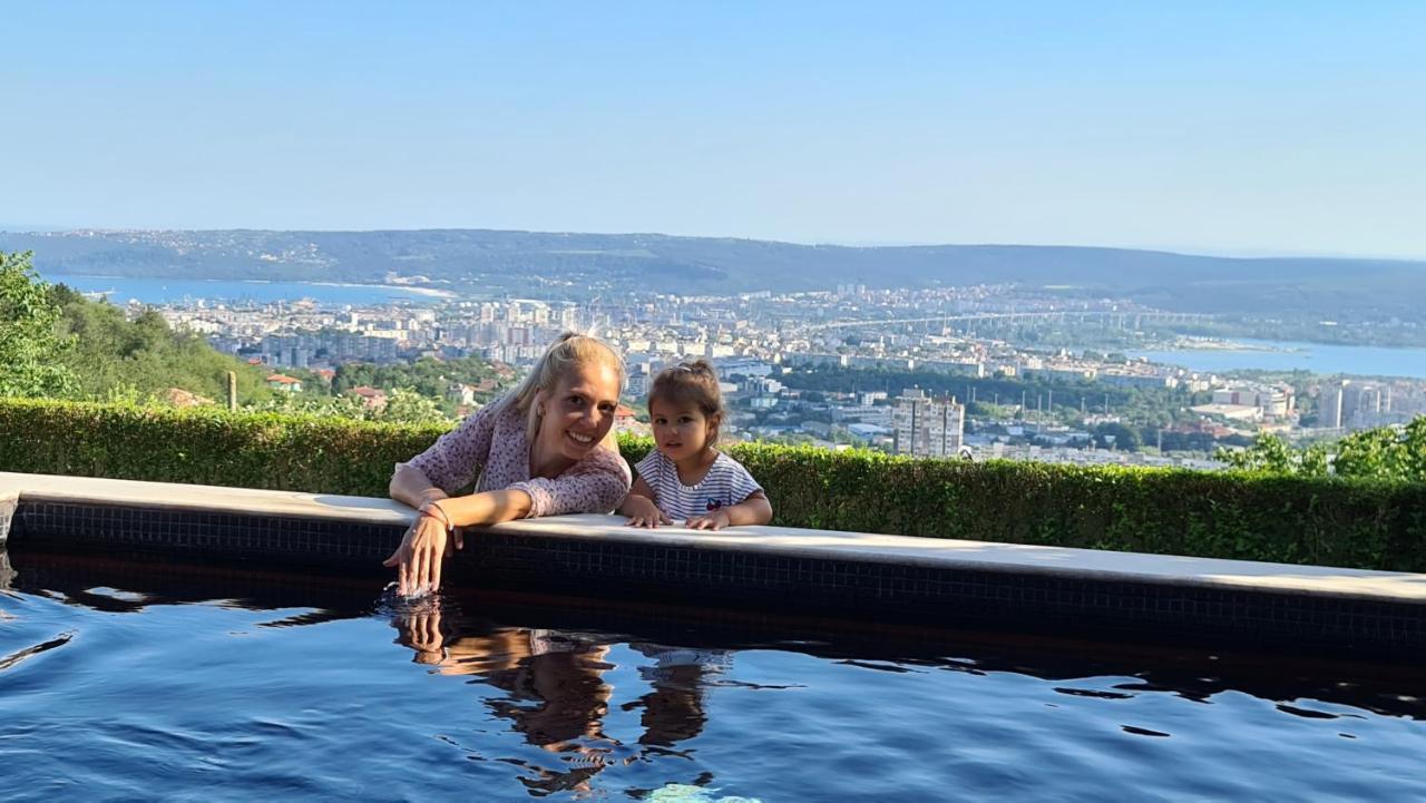 Infinity Varna Sky Hotel Bagian luar foto